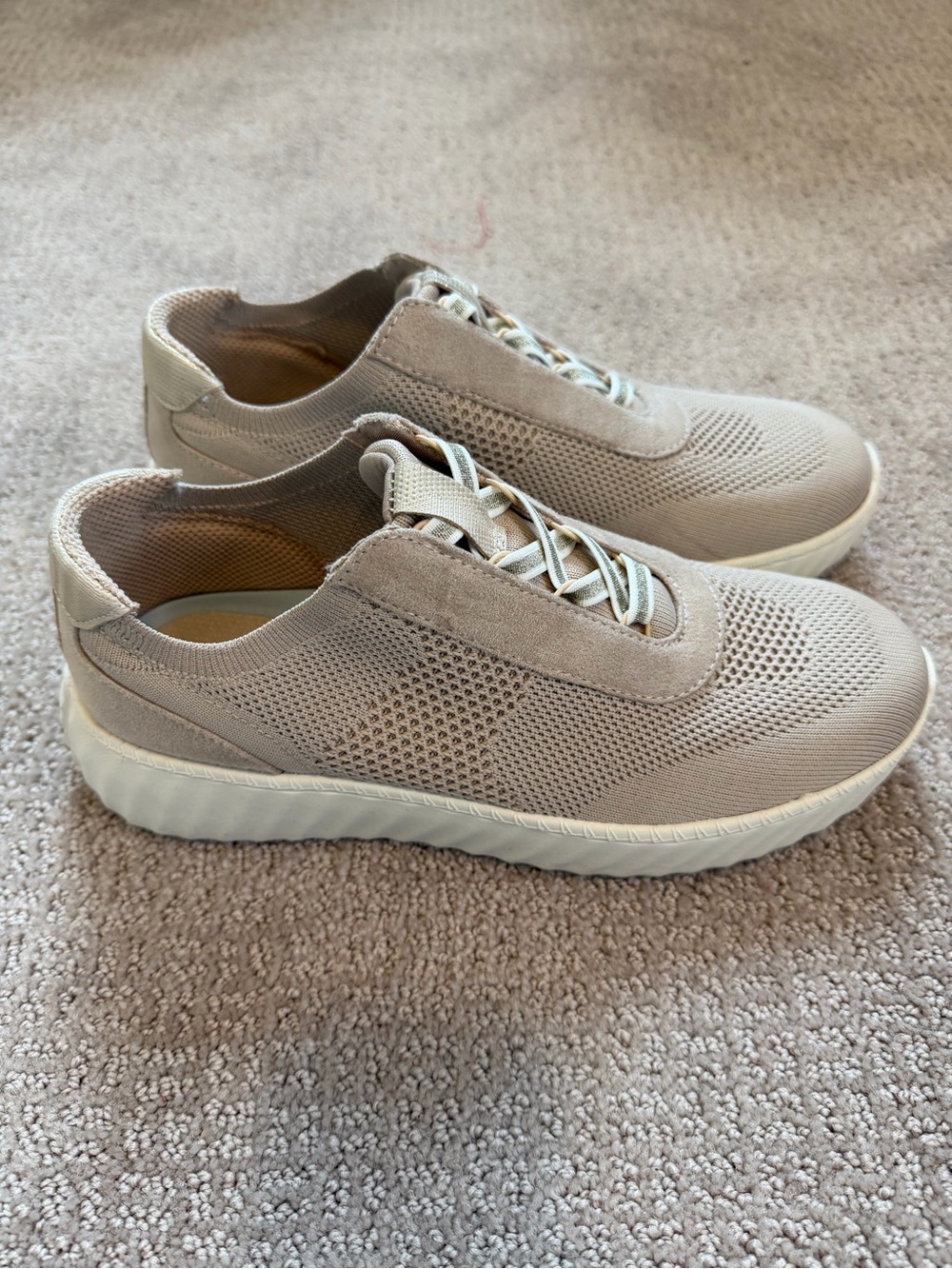 WOMEN'S BZEES WANDERER SNEAKERS, Sz 8.5, Beige